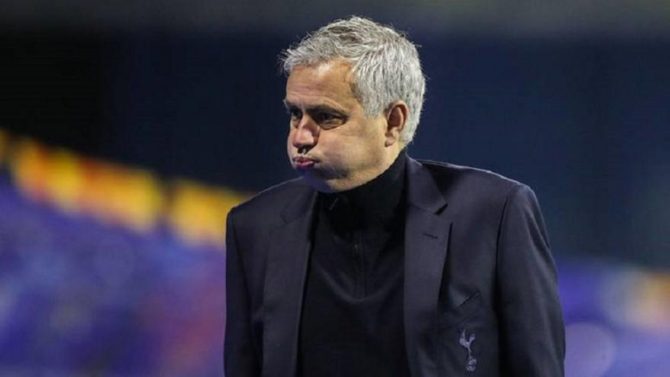 Φοβερό fair play από Μουρίνιο: Χειροκρότησε τους παίκτες της Ντινάμο Ζάγκρεμπ στα αποδυτήρια Φοβερό fair play από Μουρίνιο: Χειροκρότησε τους παίκτες της Ντινάμο Ζάγκρεμπ στα αποδυτήρια