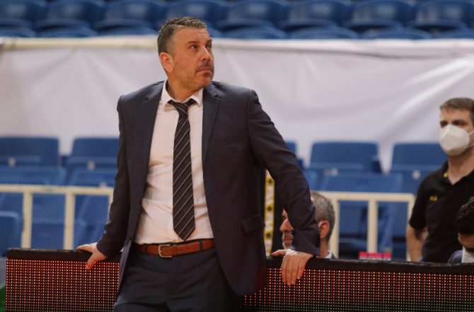 Αναλαμβάνει τον Κολοσσό ο Παπαθεοδώρου