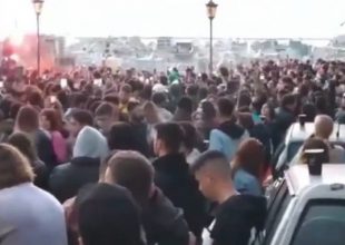 Πάτρα: Εικόνες ακραίου συνωστισμού σε υπαίθριο κορωνο-καρναβάλι
