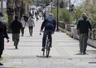 Κυβέρνηση για lockdown: Από το άνοιγμα στις “βαλβίδες αποσυμπίεσης”