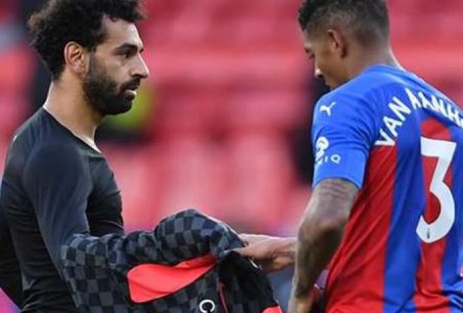 Πρόστιμο στους παίκτες που ανταλλάζουν φανέλες