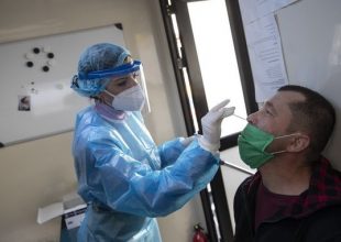 Κορωνοϊός: 2405 νέα κρούσματα σήμερα στην Ελλάδα, τα 1137 στην Αττική – 49 νεκροί