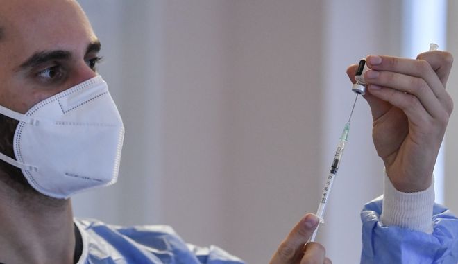 Εμβόλιο Κορωνοϊού: Την Παρασκευή ανοίγει η πλατφόρμα για τις ηλικίες 65-69