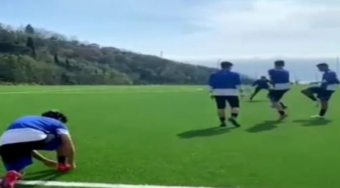 Σαμπντόρια: Ο ελληνικός εθνικός ύμνος στην προπόνηση για χάρη του Σιατούνη (vid)