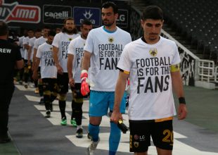 Με μπλουζάκια «Football is for the fans» οι παίκτες της ΑΕΚ (pics)