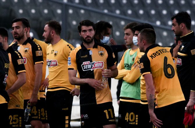 Παίκτες λαχεία, ομάδα παρωδία