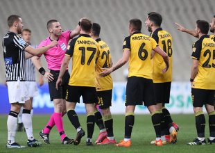 Ανεκδιήγητος διαιτητής, μέτρια ΑΕΚ και ήττα στο ΟΑΚΑ