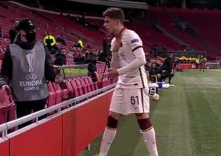 Άγιαξ – Ρόμα: Ball boy χτύπησε με δύναμη την μπάλα στον Ρικάρντο Καλαφιόρι