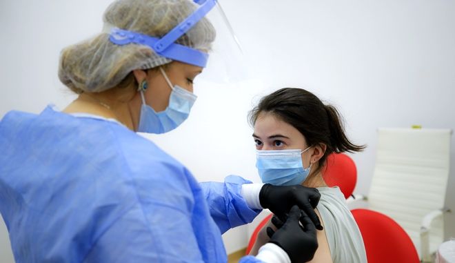 Εμβόλιο κορωνοϊού: Υπό εξέταση και στην Ελλάδα η AstraZeneca