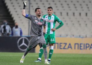 Ένταση με τον Διούδη μετά το ματς – Χειρονομίες προς τα επίσημα