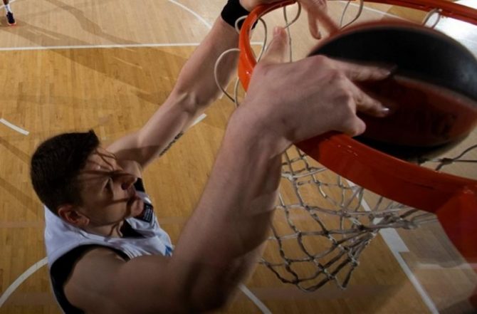 Φόβοι πως μπορεί να χάσει όλη τη σειρά με την Μπαρτσελόνα ο Γκουντάιτις