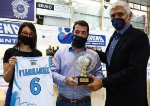 Ιωνικός: Βράβευσε τον Γιαννάκη για την είσοδό του στο Hall of Fame