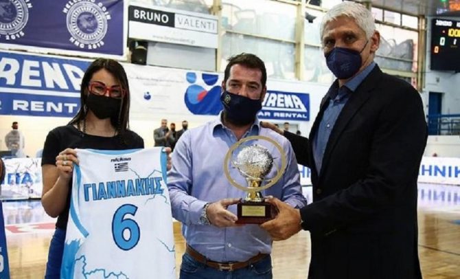 Ιωνικός: Βράβευσε τον Γιαννάκη για την είσοδό του στο Hall of Fame