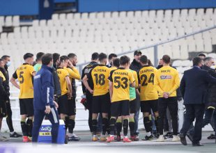 Περίπου 60 οπαδοί της ΑΕΚ περίμεναν έξω από το ΟΑΚΑ