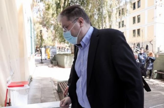 Παπανικολάου: «Γιατί η Πολιτεία κρατάει κλειστό τον ερασιτεχνικό ελληνικό αθλητισμό;»