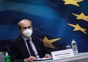 Χατζηδάκης:Υποχρεωτικά self test για εργαζόμενους σε λιανεμπόριο, κομμωτήρια, εστίαση
