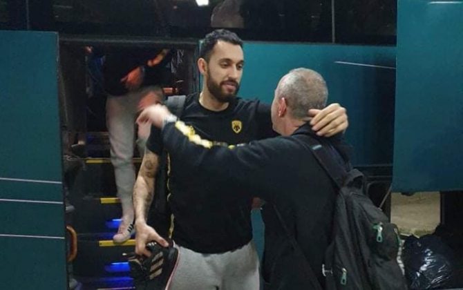 Με… συγκίνηση η επιστροφή της Βασίλισσας στην Αθήνα (ΦΩΤΟ)