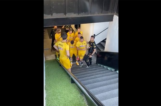 Η προθέρμανση της ΑΕΚ στην Τούμπα (VID)