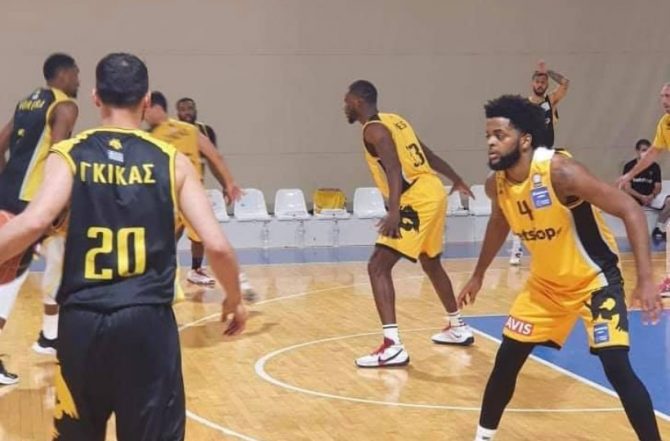 «Οικογενειακό» διπλό με προσήλωση στη τακτική για τη Βασίλισσα