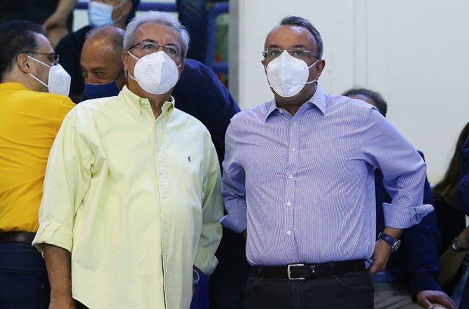 Παρών στο Ίσταντς-ΑΕΚ ο Υπουργός Οικονομικών