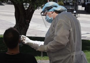 Γκάγκα: “Οι εμβολιασμένοι με θετικό rapid test θα μπορούν να απουσιάσουν απ’ τη δουλειά”