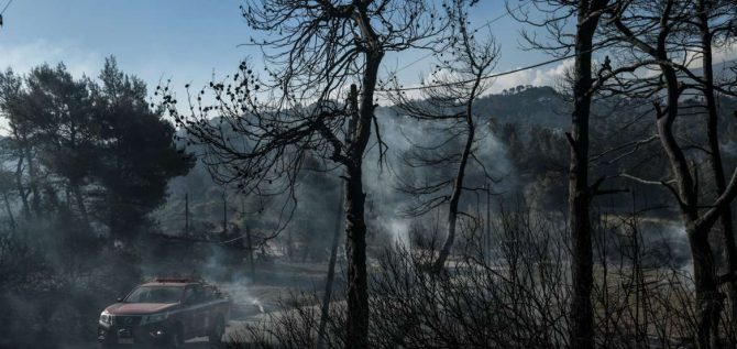 Φωτιά στον Σχίνο: Συγκλονιστικές εικόνες καταστροφής από drone