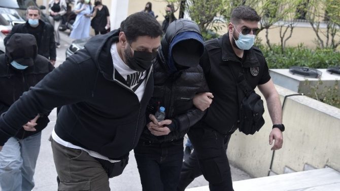 Στον Κορυδαλλό ο Μένιος Φουρθιώτης το πρωί της Κυριακής (2/5): Κρατείται προσωρινά στη ΓΑΔΑ