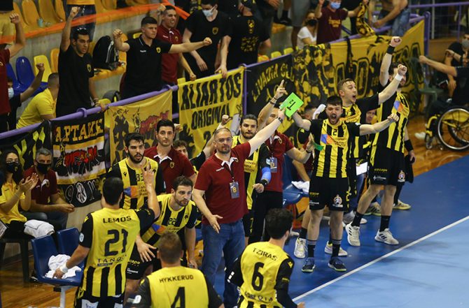 Σήκωσε το, το γ… δεν μπορώ να περιμένω