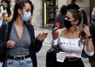 Άρση του lockdown: Τι επαναλειτουργεί από αύριο Δευτέρα – Ποια είναι τα επόμενα βήματα