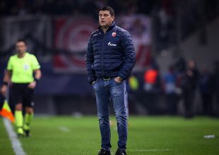 Σηκώνει μανίκια και πιάνει δουλειά