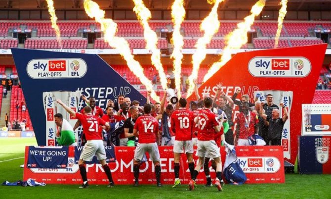 Για πρώτη φορά στη League One οι… «γαρίδες»: Ανέβηκε η Μόρκαμ! Για πρώτη φορά στη League One οι… «γαρίδες»: Ανέβηκε η Μόρκαμ!
