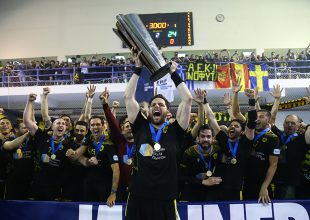 Μένει στην ΑΕΚ ο Νικολαΐδης