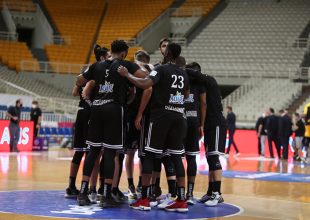 Κόσμος ΑΕΚ προς Λυκογιάννη-Χατζόπουλο: «Γιατί δεν κάνετε πάλι ένσταση;»