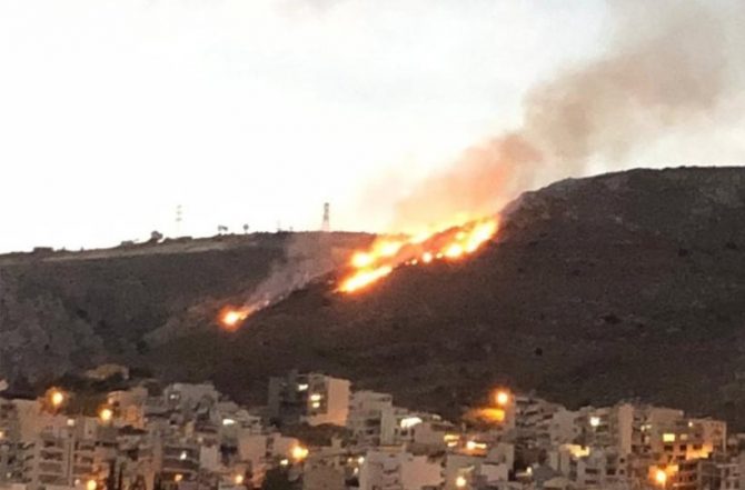 Φωτιά στο Σχιστό – Δεν απειλούνται σπίτια