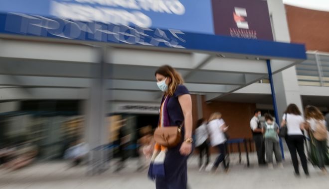 AstraZeneca: Τι πρέπει να κάνουν οι 40άρες που έχουν κάνει την πρώτη δόση
