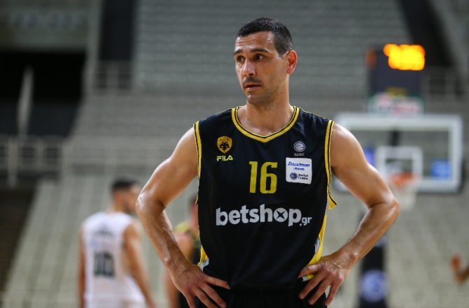 «Φεύγω με ψηλά το κεφάλι όμως η αποτυχία μας είναι ξεκάθαρη»