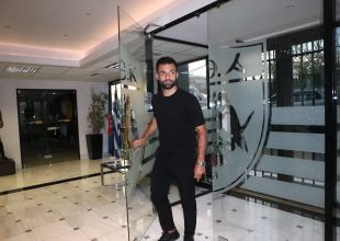 Στα γραφεία της ΑΕΚ ο Τζαβέλλας (ΦΩΤΟ)