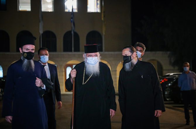 Επίθεση σε Μητροπολίτες: Από το Ίντερνετ αγόρασε το βιτριόλι ο δράστης