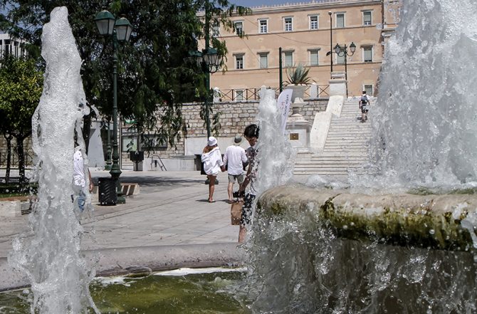 Καιρός: Καύσωνας με 42άρια σήμερα και σκόνη από την Αφρική