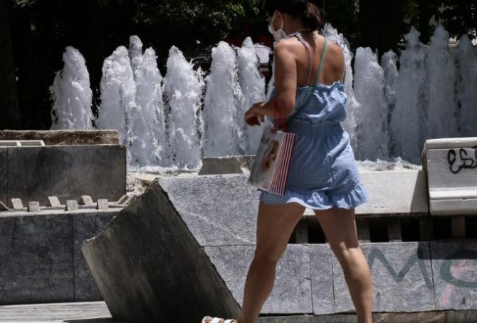 Καιρός: Καμίνι η χώρα και το Σάββατο – Τους 43 βαθμούς θα αγγίξει ο υδράργυρος