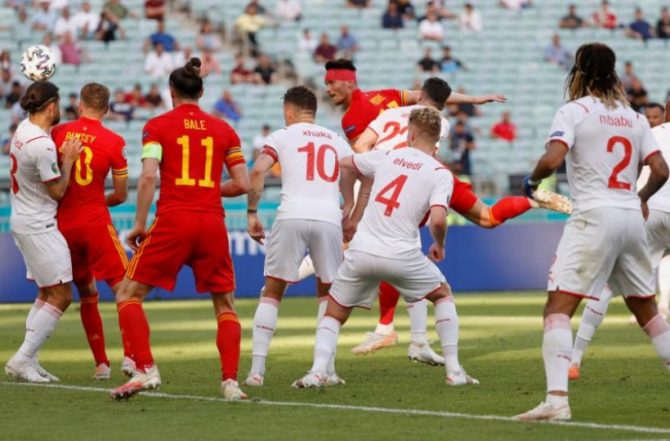 Iσόπαλες (1-1) αναδείχθηκαν Ουαλία και Ελβετία