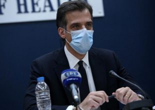 Αρκουμανέας: «Στις επόμενες εβδομάδες θα βγάλουμε τις μάσκες στους εξωτερικούς χώρους»
