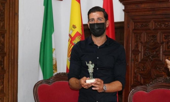 Γήπεδο στην Ισπανία παίρνει το όνομα του Κρέσπο