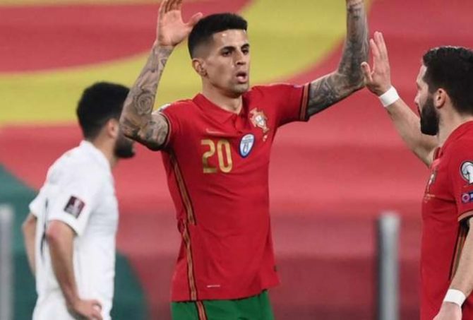 Με κορωνοϊό ο Κανσέλο, στη θέση του ο Νταλότ