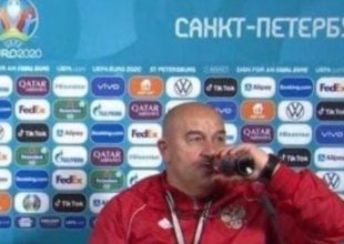 Αντίθετα με τον Κριστιάνο, ο προπονητής της Ρωσίας ήπιε το αναψυκτικό στη συνέντευξη Τύπου! (vid)
