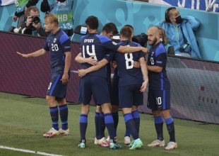 Δανία – Φινλανδία 0-1: Ήττα για τους Δανούς στη σκιά του συμβάντος με τον Έρικσεν