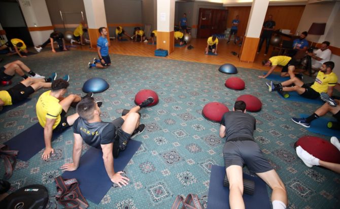 Φωτογραφίες απ’ την προπόνηση στο γυμναστήριο