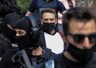 Οργισμένη η μητέρα της Καρολάιν: Δεν υποπτεύθηκε στιγμή τον 33χρονο πιλότο
