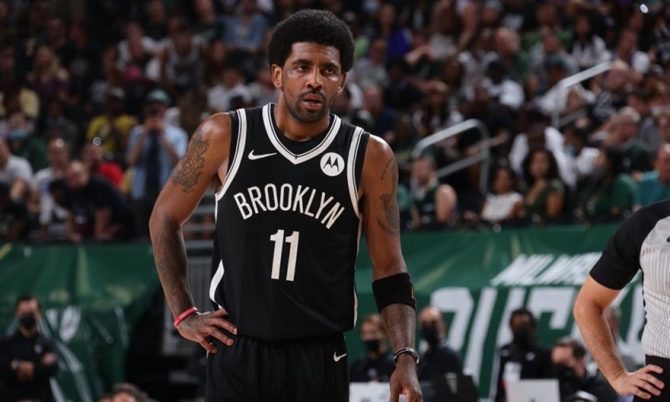 Στο υγεινομικό πρωτόκολλο του κορωνοϊού ο ανεμβολίαστος Ίρβινγκ