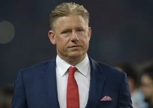 Κατά UEFA ο Πέτερ Σμάιχελ: «Ήταν γελοία απόφαση να συνεχιστεί το ματς»